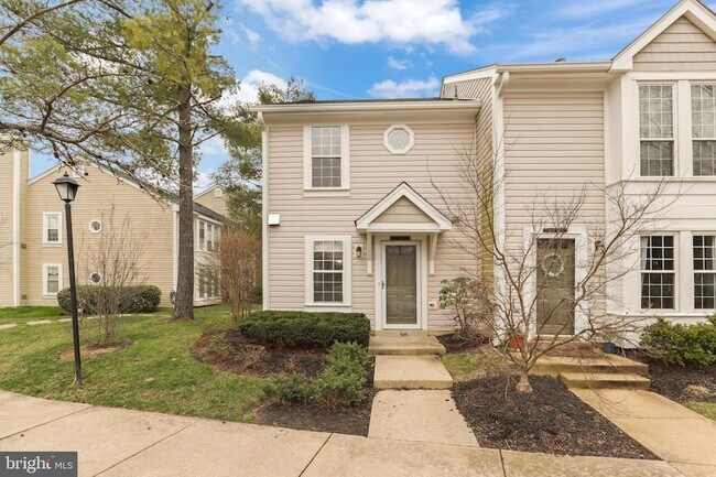 Building Photo - 2403 S Walter Reed Dr