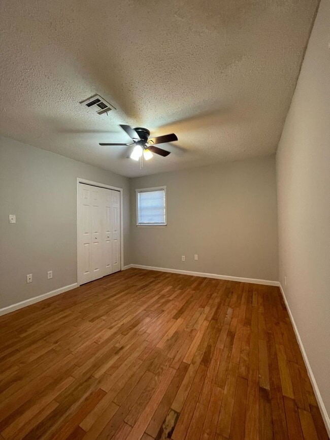 Building Photo - 6646 Pinebrook Dr