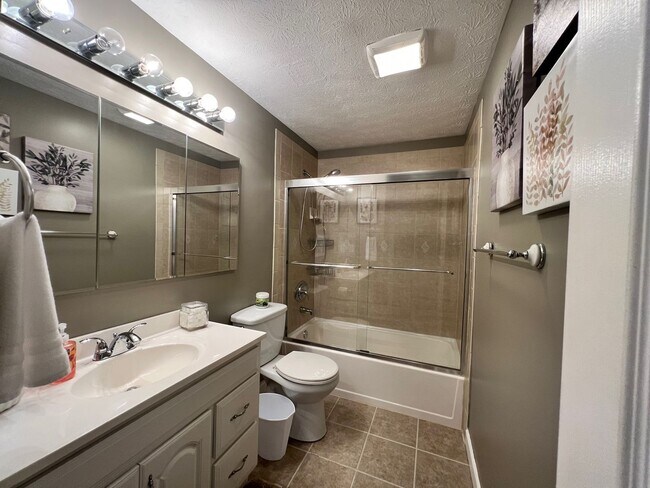 Building Photo - Private Pool, Firepit, BBQ - A FUN place to RELAX. Fully furnished and fully stocked.