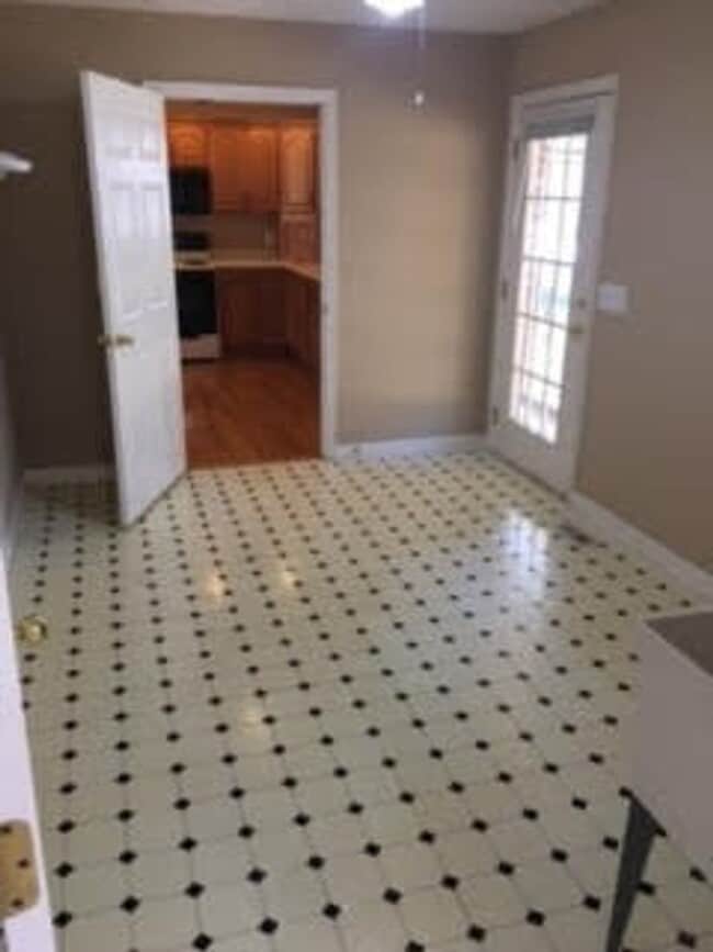 Building Photo - 3 Bed, 2 Bath home with Shop & 3 acres!