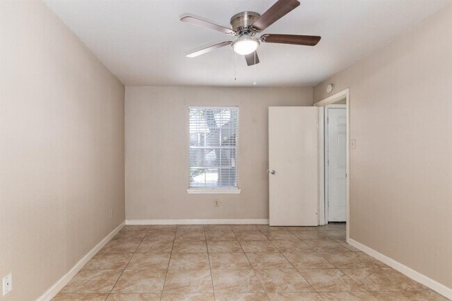 Building Photo - 10835 Braes Bend Dr