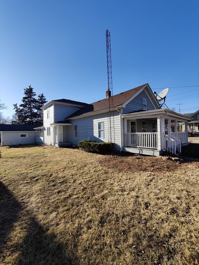 Building Photo - 319 N Hugh St