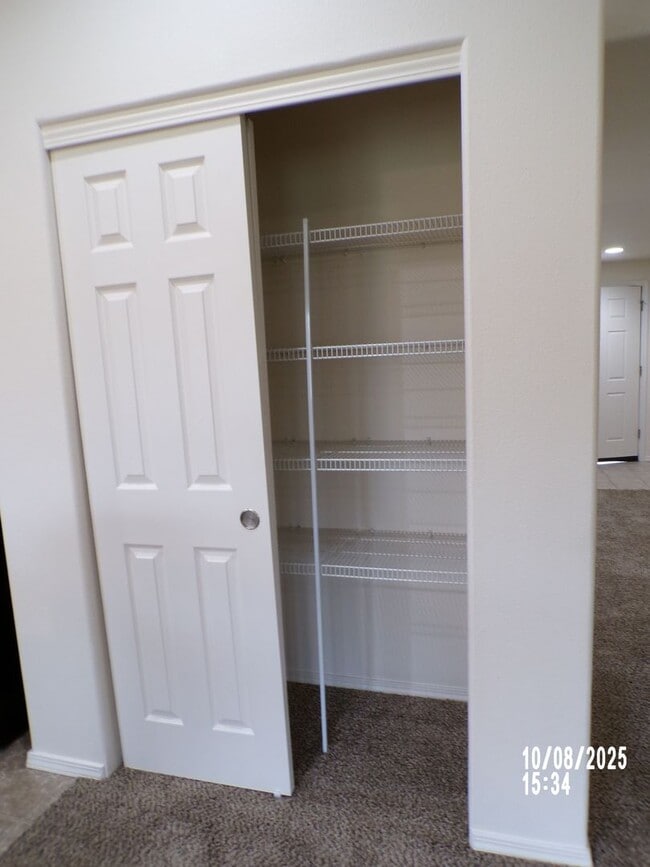 Building Photo - Spacious 3 bed 2 bath private cul-de-sac