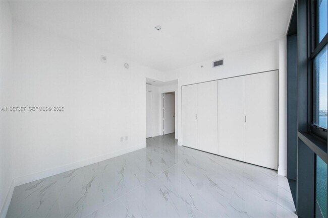 Building Photo - 700 NE 24th St