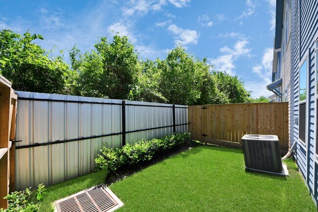 Building Photo - 1049 Glenn Ave