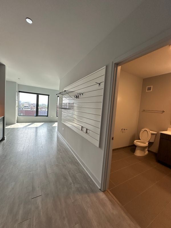 Building Photo - 1025 W Addison St