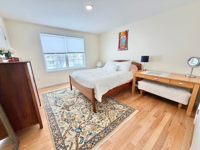 Building Photo - 4 Bedroom Home in South Burlington VT Available 4/1!