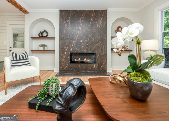 Building Photo - 2908 N Hills Dr NE