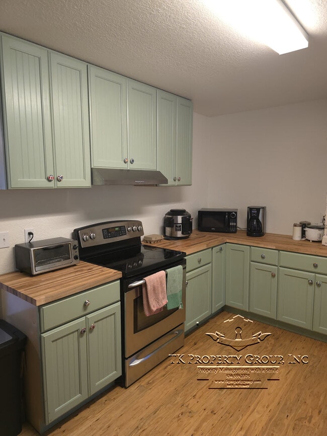 Building Photo - 16048 Mountain View Dr