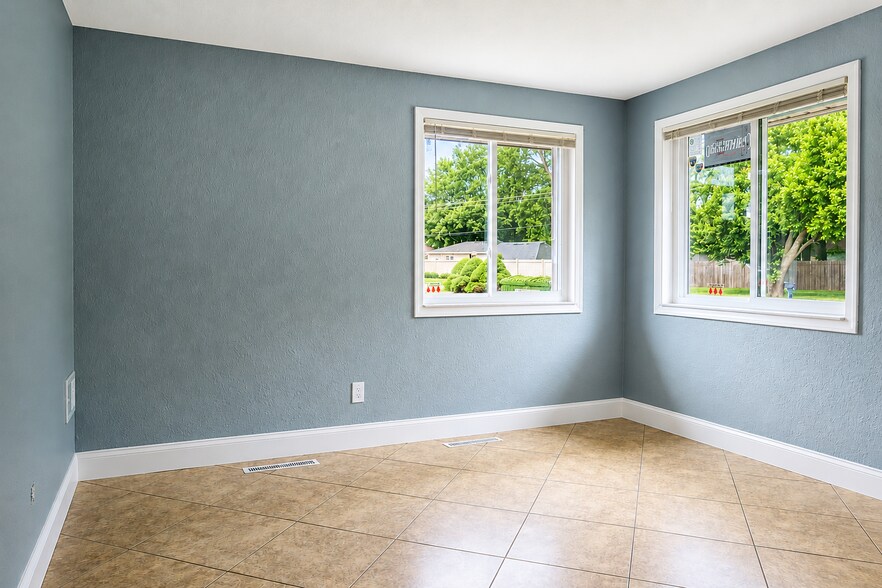 Building Photo - 370 Villabrook Dr