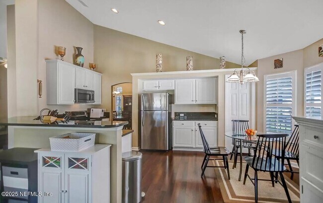 Building Photo - 701 Lake Stone Cir