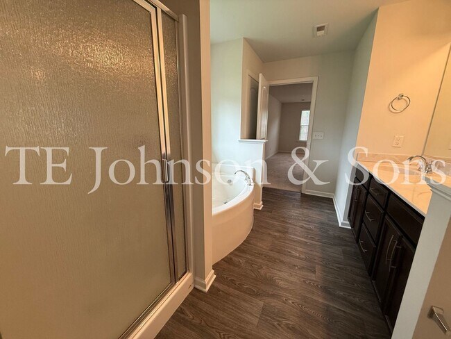 Building Photo - 2925 Grassy Knoll Cir