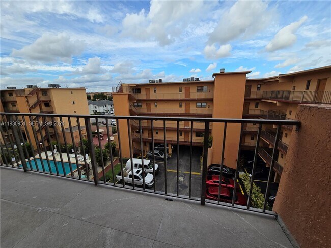 Building Photo - 1800 W 54th St