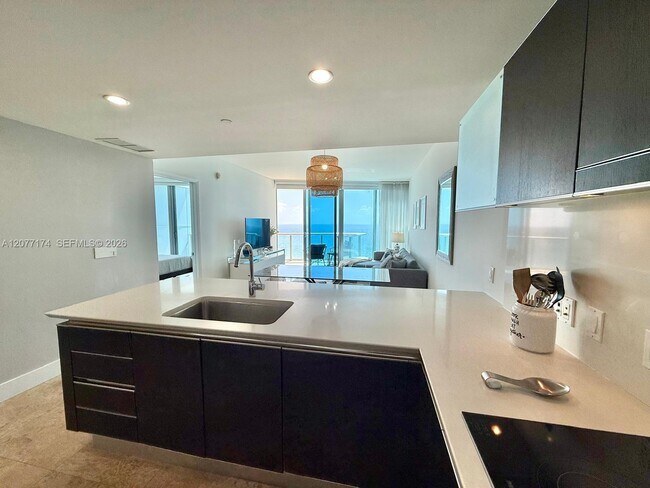 Building Photo - 17001 Collins Ave