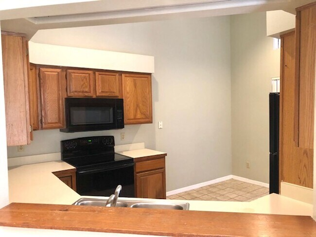 Building Photo - Available for move in February 2026!! Nice corner 2bed/2bath condo on 2nd floor with a spacious b...