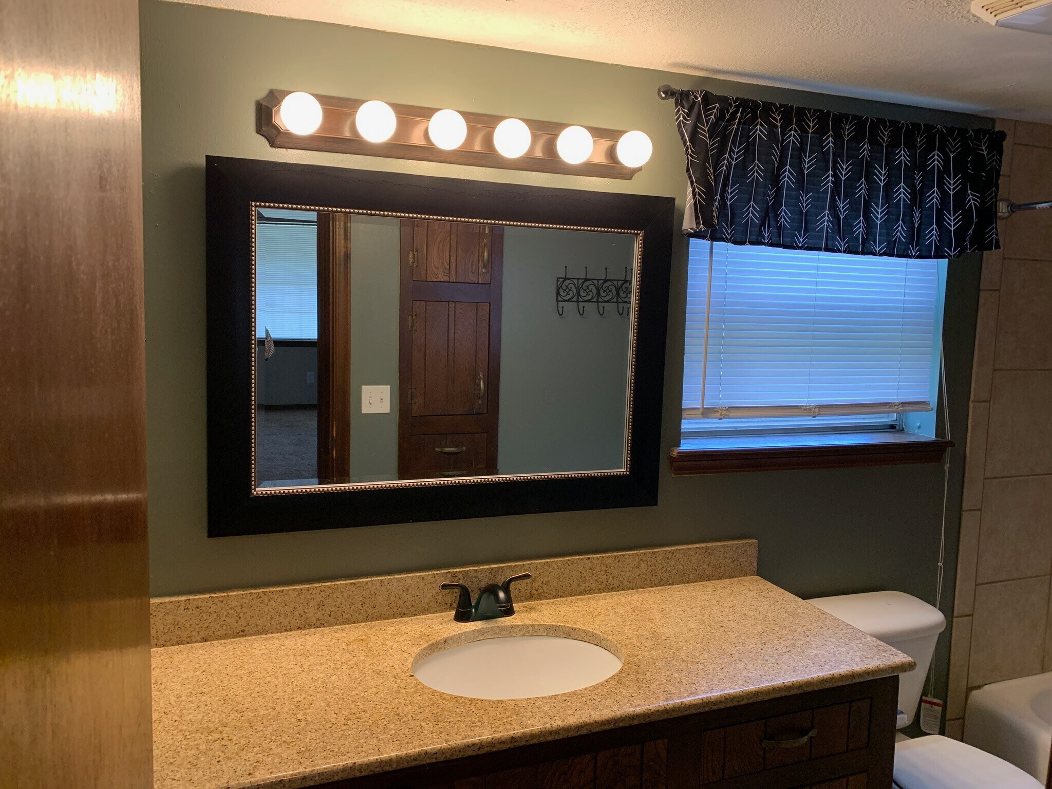 Building Photo - 641 Belle Air Ave