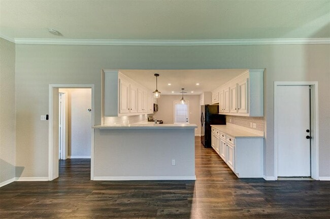 Building Photo - 402 Live Oak Ln