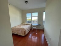Building Photo - 678 N 33rd St