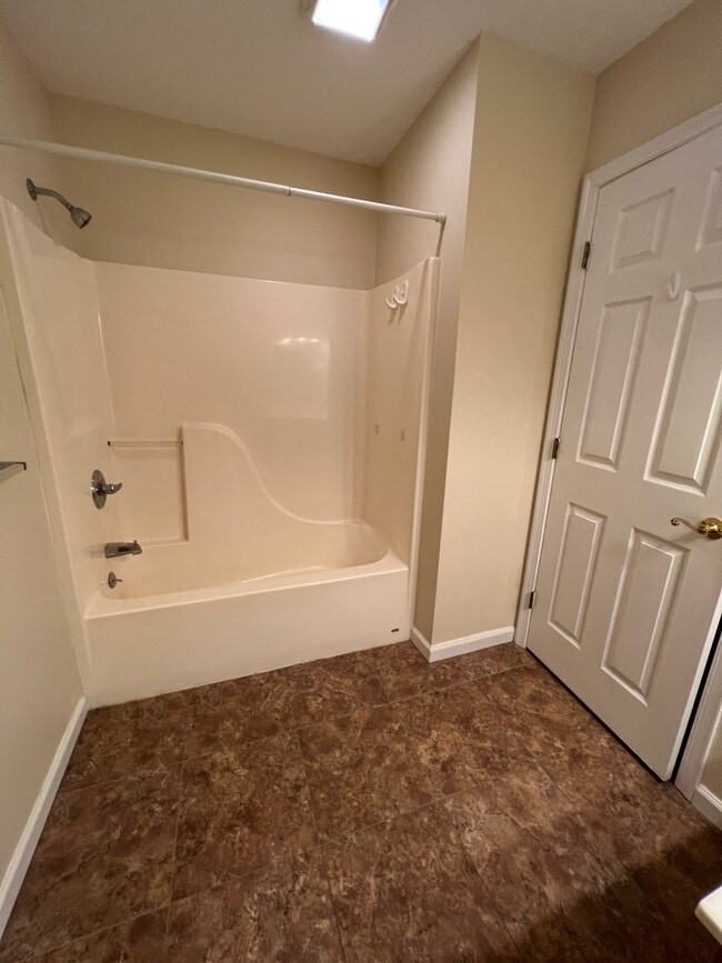 Building Photo - 4 N Locust St