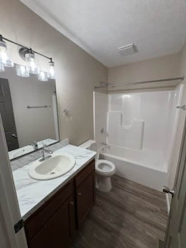 Building Photo - Two bedroom apartment