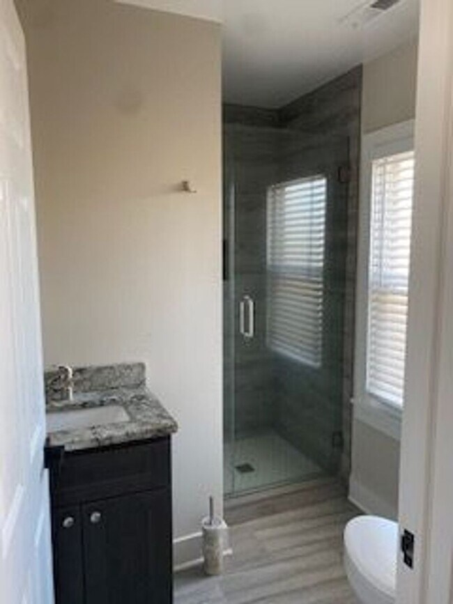 Building Photo - 428 Talcott Ave