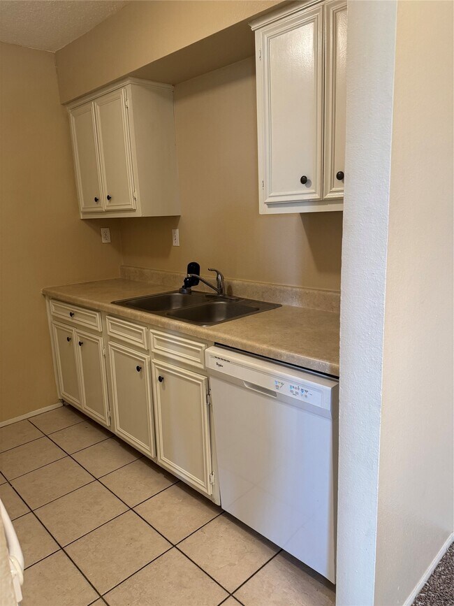 Building Photo - 1022 Wilson Rd