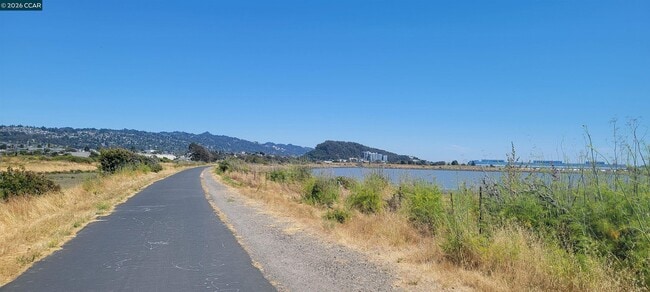 Building Photo - 4800 Bayview Ave