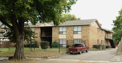 Building Photo - 1170 Peabody Ave