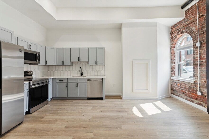 Building Photo - 1535 N Sydenham St