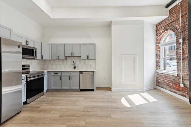 Building Photo - 1535 N Sydenham St