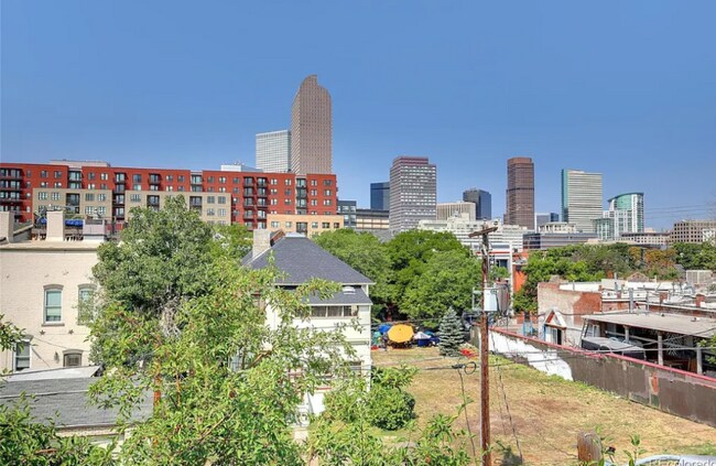 Building Photo - 1647 N Clarkson St