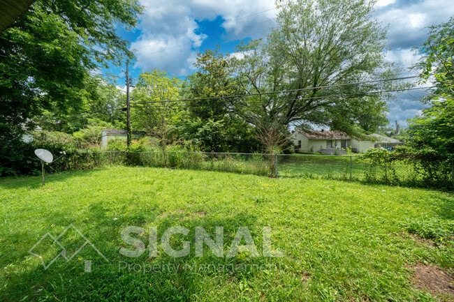 Building Photo - 1421 Rayfield Dr