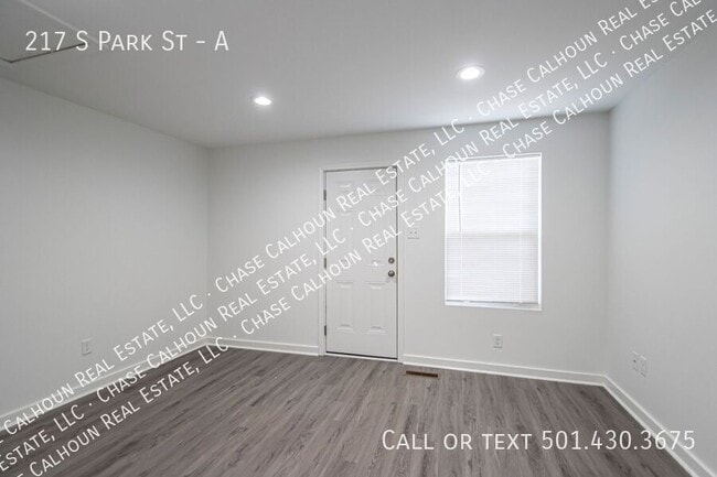 Building Photo - 217 S Park St