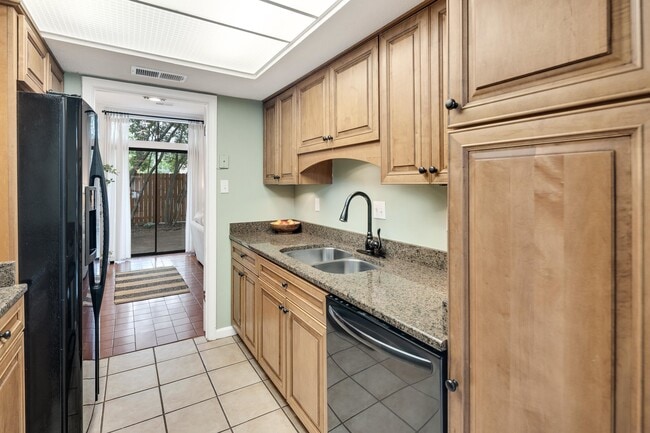 Building Photo - 1707 Belvedere Ct