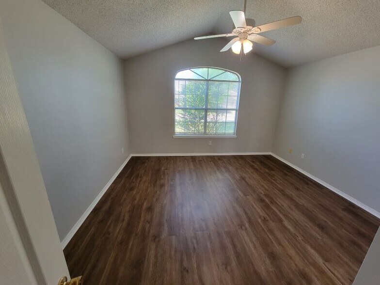 Building Photo - 1010 S Liberty Dr