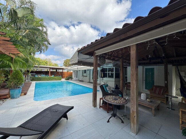 Building Photo - 9412 SW 127th Ave