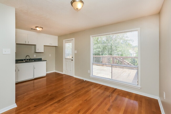Building Photo - 9208 Marilyn Dr
