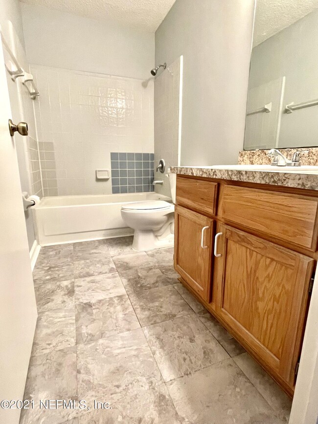 Building Photo - 1827 Wildwood Creek Ln