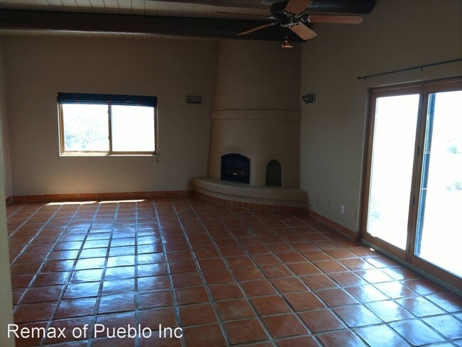 Building Photo - 4 br, 3 bath House - 385 S. TEJON