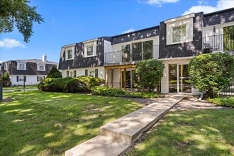 Building Photo - 1125 Royal St George Dr