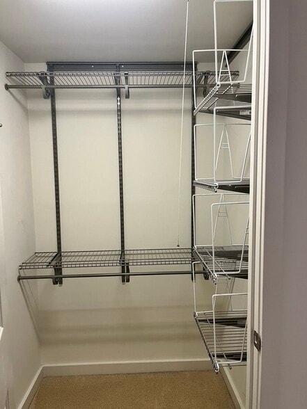 Building Photo - 1025 First St SE