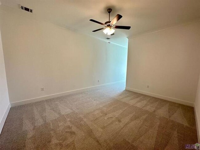 Building Photo - Beautiful Townhome in Dawson Bluff!