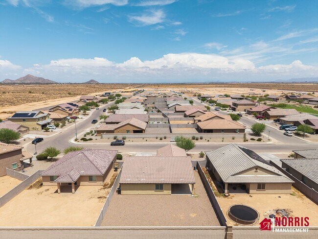 Building Photo - Very Nice Home in a Great Location