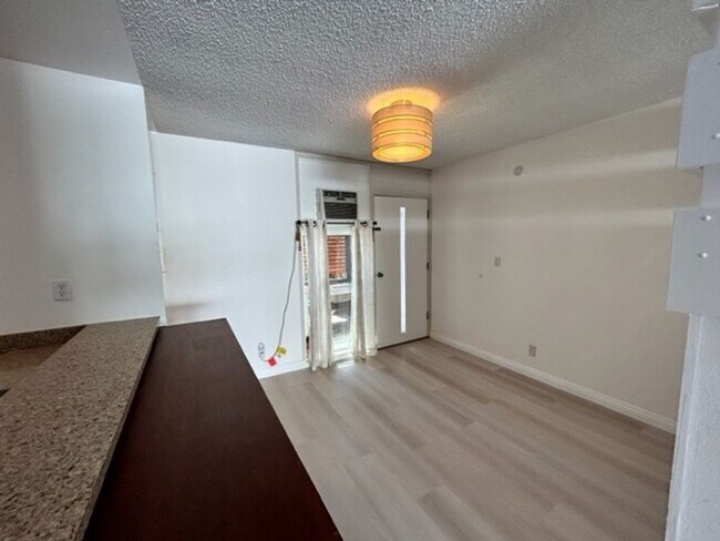 Building Photo - 95-341-341 Mahapili Ct