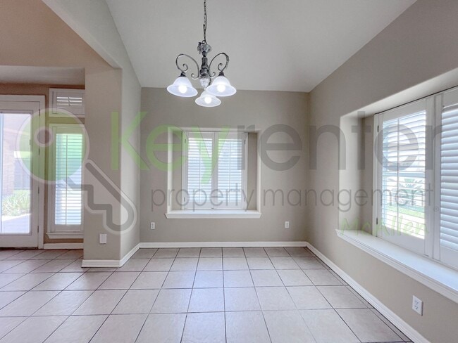 Building Photo - Gorgeous 4b/4.5bath house in McAllen
