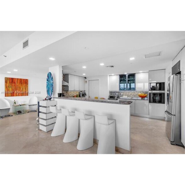 Building Photo - 1643 Brickell Ave