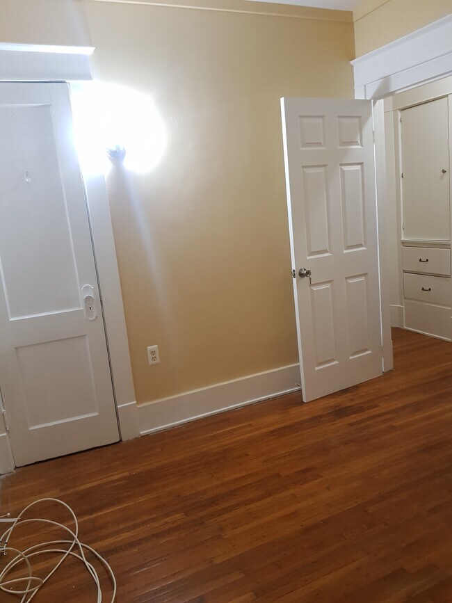 Primary Photo - 29 Custer St