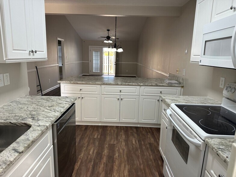 Building Photo - 403 Regency Park Drive