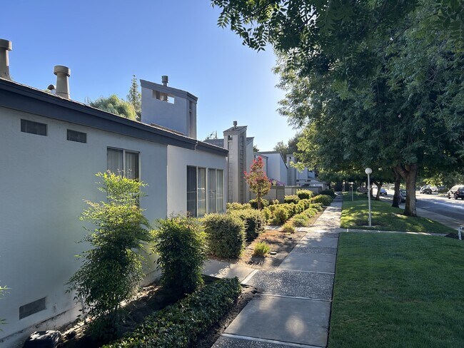 Building Photo - 1313 Floyd Ave