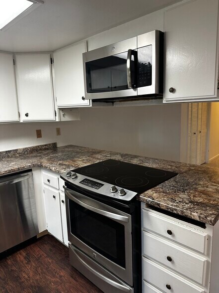 Building Photo - 85 Pepperdine dr